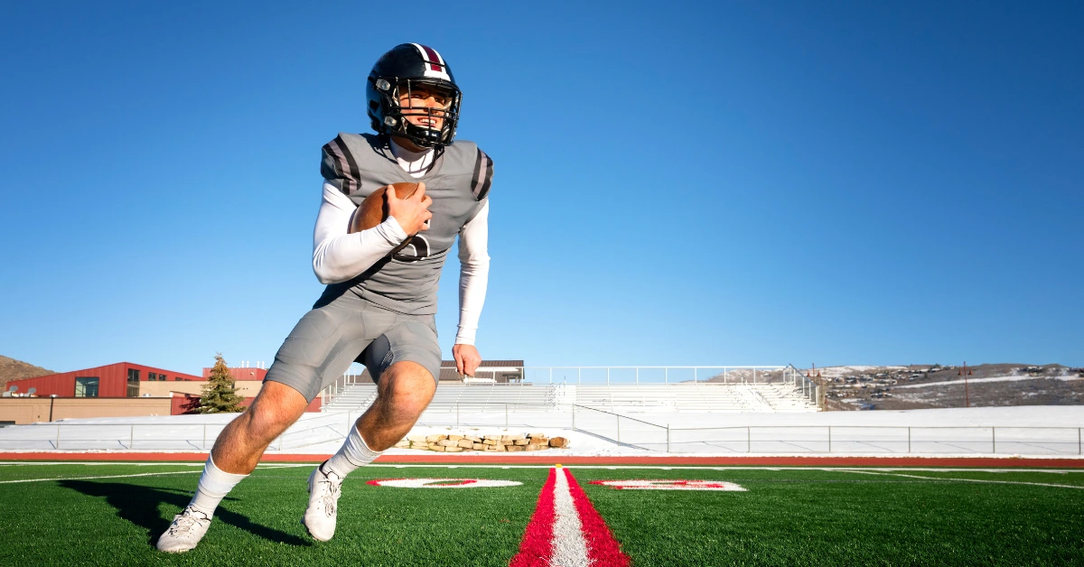 Patriots' Mack Hollins Arrives Shirtless and Barefoot in Snow for Bills Game